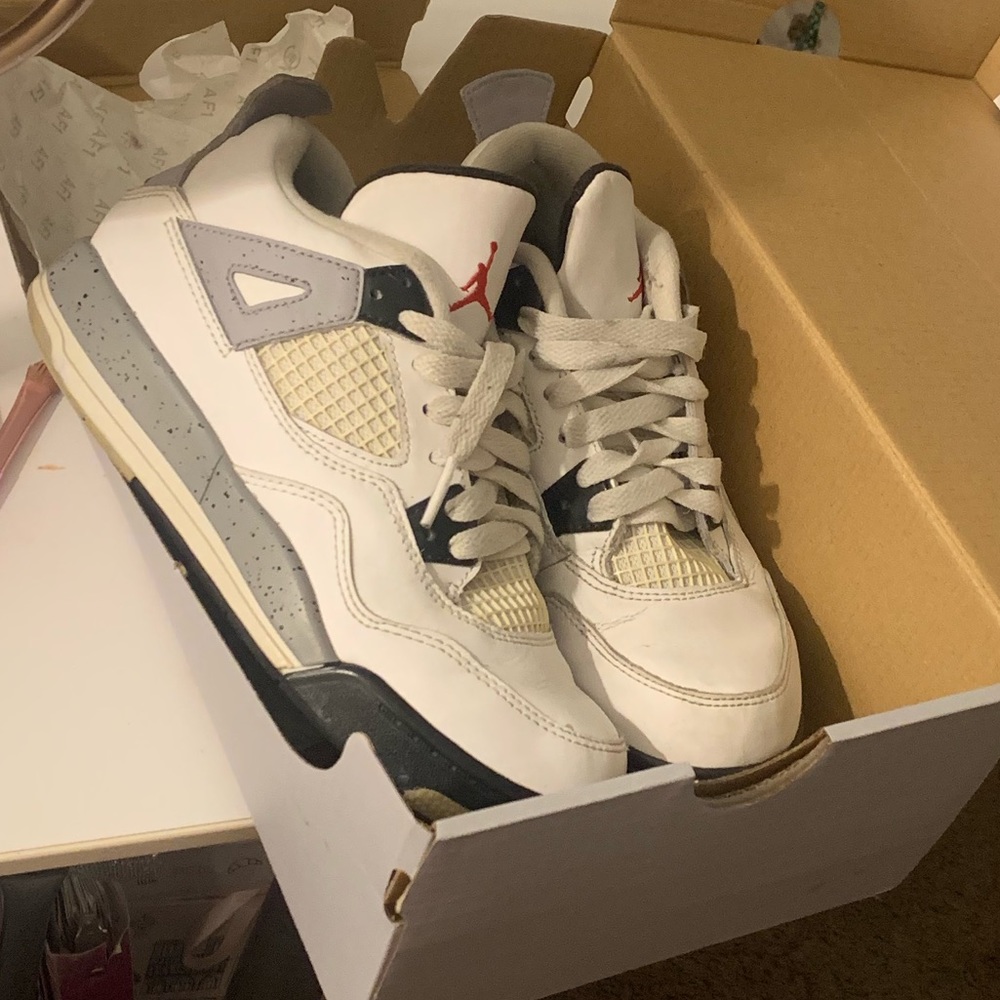 USES JORDANS! Last worn: 3 years ago. #LASTEDITION